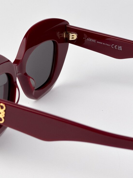Loewe LW40127I ANAGRAM 66A Cat Eye Sunglasses – Shiny Red / Grey Mirror main image 4